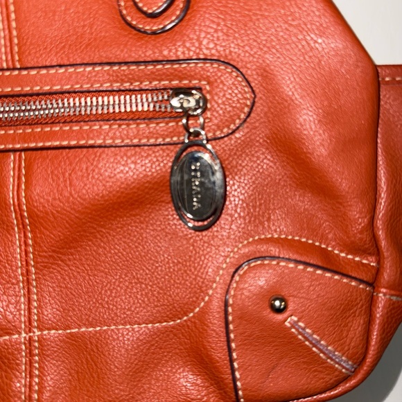Strada Elegant Red Leather Handbag - Picture 2 of 4